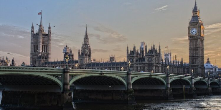 Boom M&A in Uk, investiti 4,14 mld £ in hotel nel 2021 (+84%)
