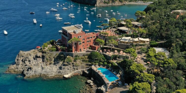 Pellicano Hotels, doppio giro di poltrone