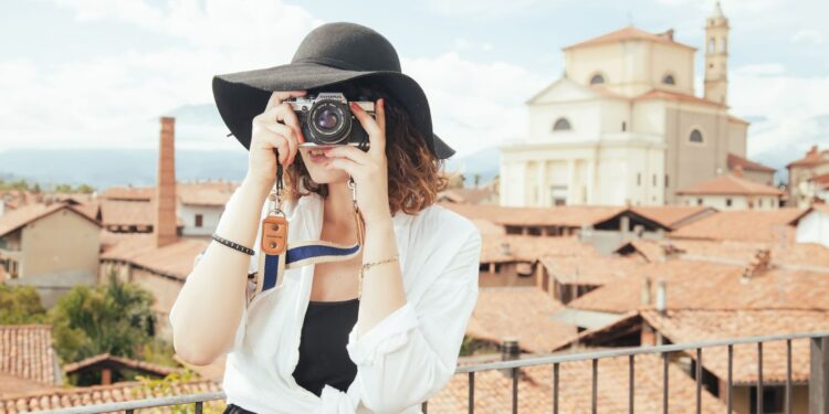 La spesa dei turisti esteri in Italia nel 2021 è la metà del 2019