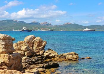 Effetto sanzioni, iniziano i licenziamenti in Costa Smeralda