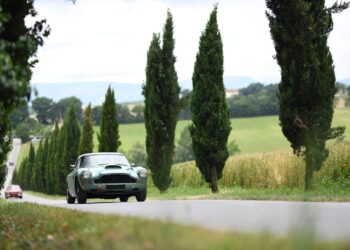 Viaggio in auto di lusso: lo offre Four Seasons