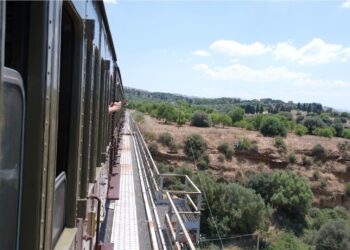 Rocco Forte lancia il viaggio in Sicilia su treno storico