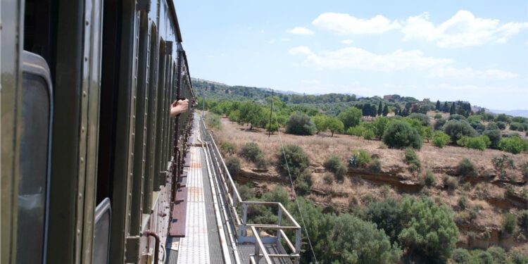 Rocco Forte lancia il viaggio in Sicilia su treno storico