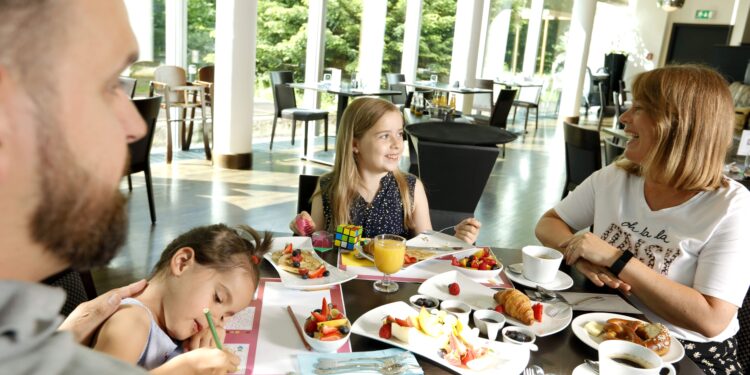 Indagine Hilton, italiani scelgono vacanze in famiglia (più care del 25%)