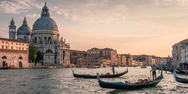 UniCredit stanzia 5 mld per le imprese del turismo