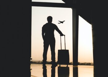 Prenotazioni voli oltre il 2019. Ma continua la carenza del personale