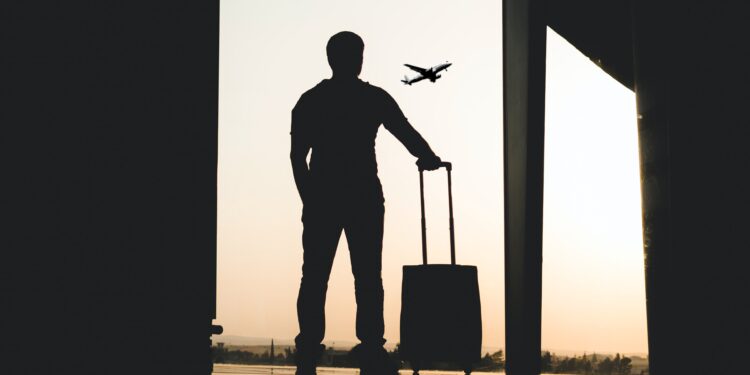Prenotazioni voli oltre il 2019. Ma continua la carenza del personale