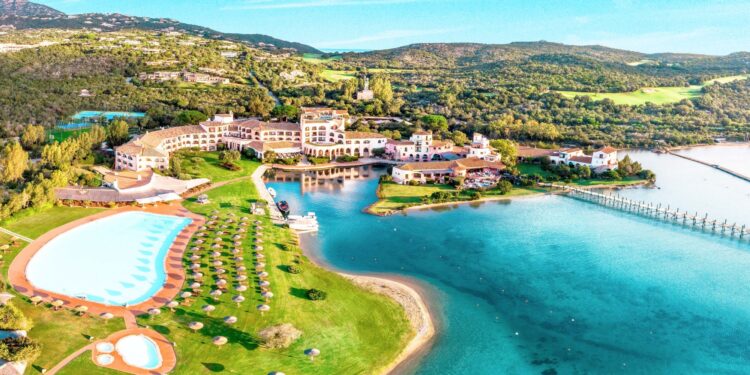 Costa Smeralda, valori immobiliari ‘senza freni’ (ville a oltre 100mila euro a mq)
