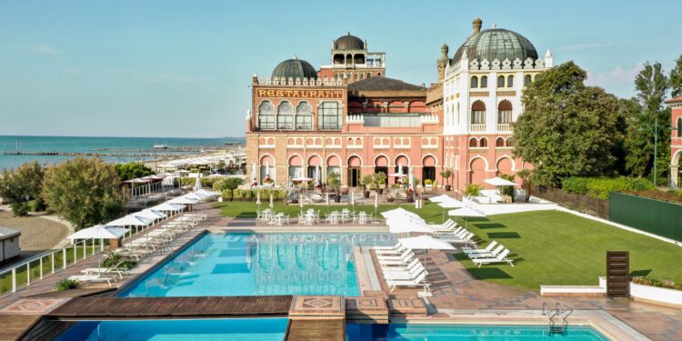 L’Excelsior al Lido di Venezia diventa 100% inglese