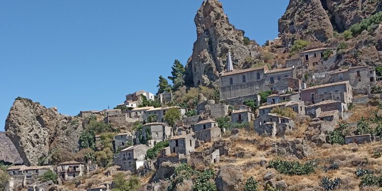 Il 20% dei comuni in Italia si sta spopolando (e invecchia)