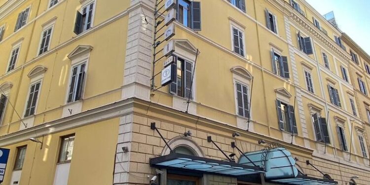 Omnia si aggiudica 27,5 mln dalle banche e compra l’Hotel Mondial
