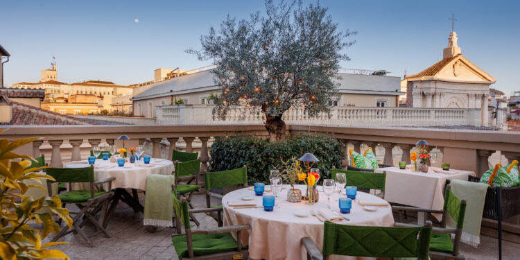 Dalle macchine da cucire all’ospitalità: apre Singer Palace Hotel