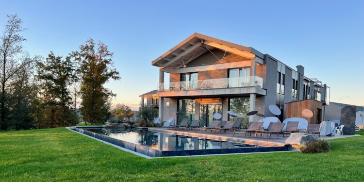 Con il nuovo ‘Laqua’, l’hotellerie di Cannavacciuolo punta a 20 milioni €