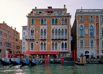 Signa: “Non vendiamo il Bauer a Venezia. Riaprirà con due negozi di lusso”