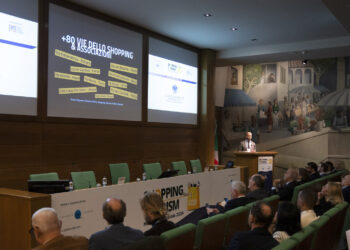 Corre lo shopping tourism in Italia. Fanno da traino i cinesi e il lusso