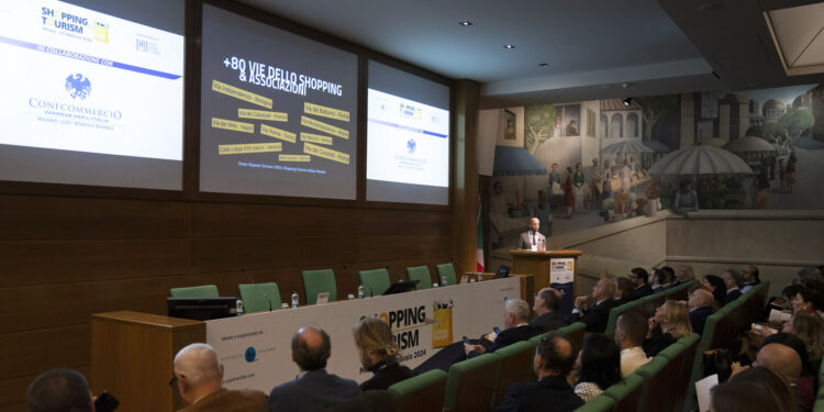 Corre lo shopping tourism in Italia. Fanno da traino i cinesi e il lusso