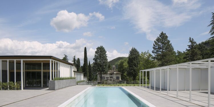 Ampie vedute sulle colline forlivesi  dai serramenti tailor-made di BG Legno