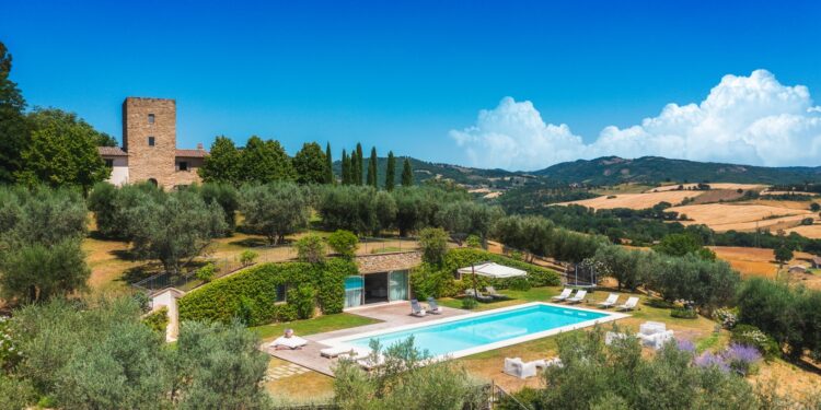 Emma Villas a 33 mln €. Dopo l’approdo in Borsa, si prende Marche Holiday