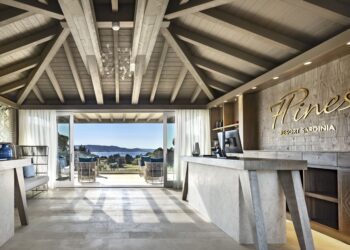Il 7Pines Resort Sardinia si allea in chiave green con il brand di beachwear Kampos