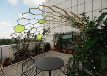 B&B Hotels lancia il progetto Bee Hotels a favore degli insetti impollinatori