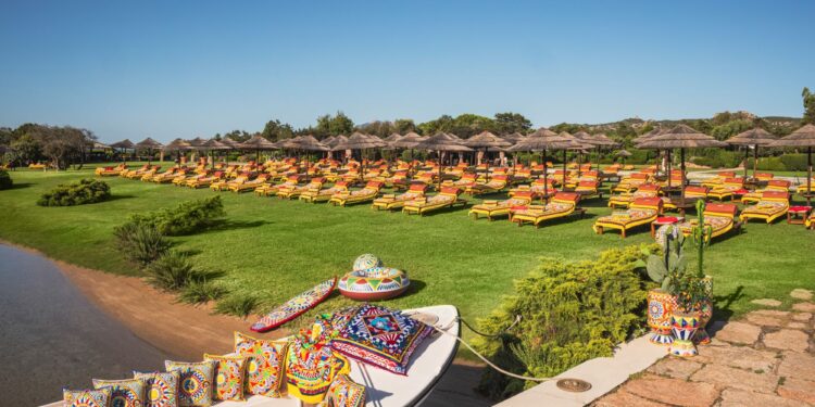 Dolce&Gabbana brandizza la piscina di Cala di Volpe in Costa Smeralda