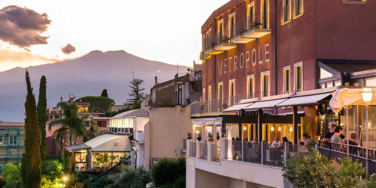 B.Zar stima ricavi a 55 mln ed ebitda al 20%. Acquisito Metropole Taormina