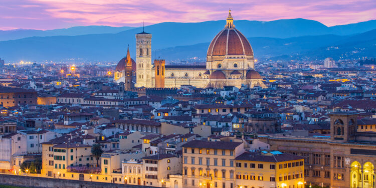Italia, nel 2024 previsti in calo arrivi (-3,3 milioni) e presenze (-0,4%)