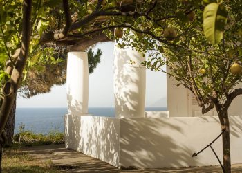 Tasca d’Almerita cede Capofaro, resort da 2,4 mln € in Sicilia