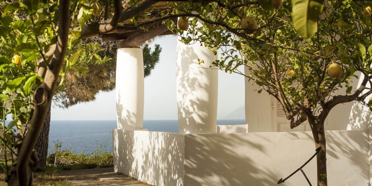 Tasca d’Almerita cede Capofaro, resort da 2,4 mln € in Sicilia
