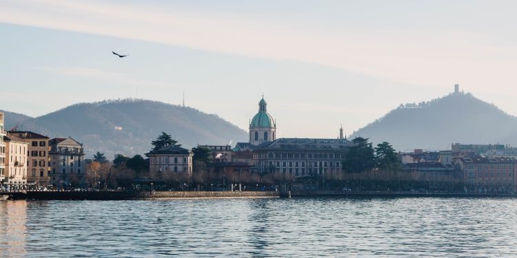 Effetto ‘Lake Como brand’: l’aria del lago venduta in lattina ai turisti