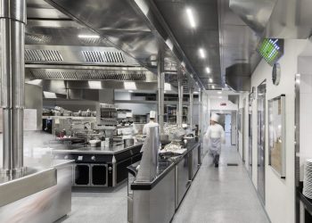 Cucine horeca a velocità ridotta nel 2023 (+2%). Venix prima per crescita