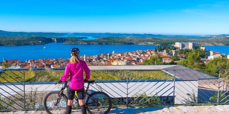 cicloturismo_bikenist_femminile