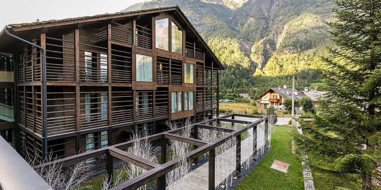 Minor nelle Alpi con Nh Collection Alagna Mirtillo Rosso