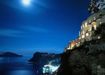 Arriva Four Seasons ad Anacapri nel Caesar Augustus. Acquisito da Statuto