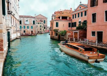 Nel 2024 più prenotazioni a febbraio e marzo, meno a luglio e agosto