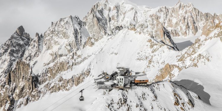 La settimana bianca si accorcia. Il business della neve invece si ‘allunga’ a 11,7 mld € (+4%)
