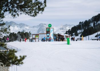 Vacanze invernali degli italiani nel 2025: giro d’affari per 5,8 mld €