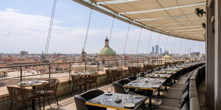 Rinnovata la terrazza The Roof all’Hotel Dei Cavalieri Milano Duomo