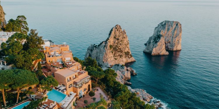Manfredi verso 35 mln di euro. “Nell’era Trump avremo più turisti Usa nei nostri 5 stelle”
