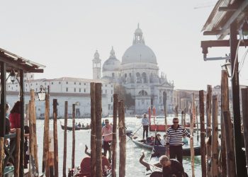 Italia, nel 2025 crescono le presenze (+1,4%) ma rimane quinta per arrivi