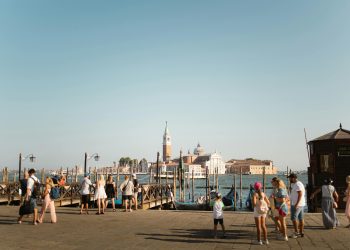 Aumentano i turisti cinesi in Italia (+25%). Ancora lontani però dai numeri del 2019