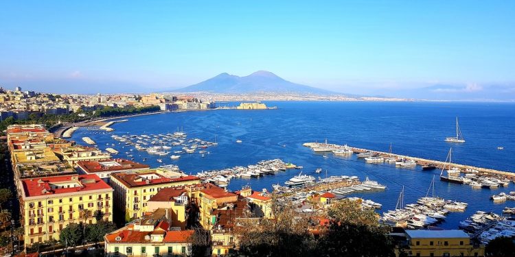 Napoli, il grattacielo della stazione diventa un hotel 5 stelle per l’America’s Cup