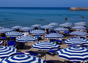 Estate ‘al rallentatore’ in Italia: presenze negli hotel al mare in calo del 5-10%. Meno americani