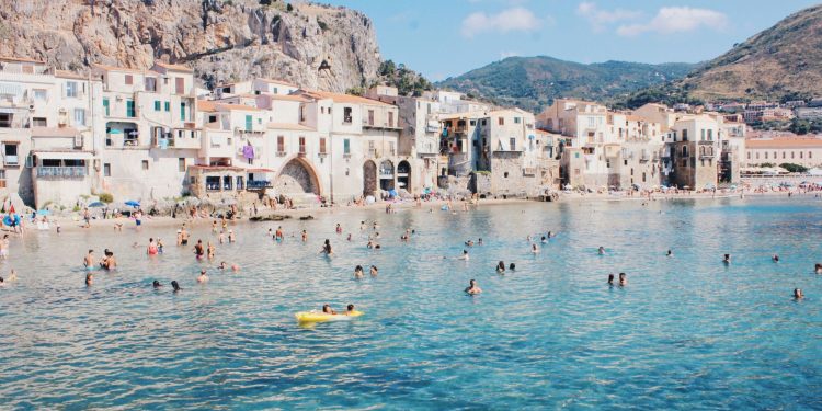 Ministero Turismo: “Da noi tariffe più competitive che in Spagna e Grecia in agosto”
