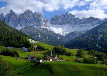 Gli stranieri ‘salvano’ l’estate in Italia. Ma solo nel nord, deludono sud e isole