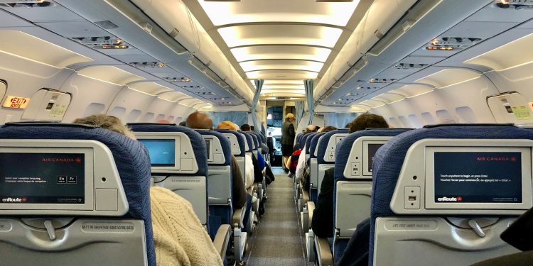 Arrivi in Italia: aumentano in aereo (+11%) e si riducono in treno (-17%)