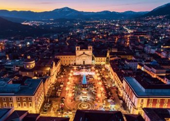 Abruzzo in corsa: aeroporto supera un mln di arrivi e L’Aquila raddoppia le presenze