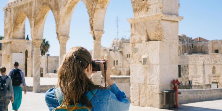Tripadvisor riorganizza il business a favore di Viator. Pressing degli investitori