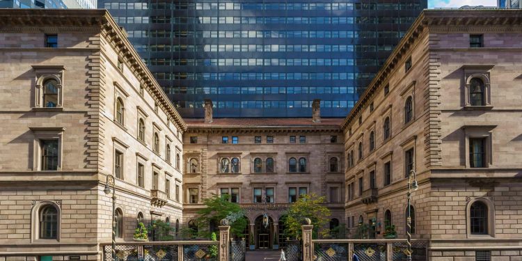 Lotte Hotels rileva il terreno del New York Palace per 490 mln $