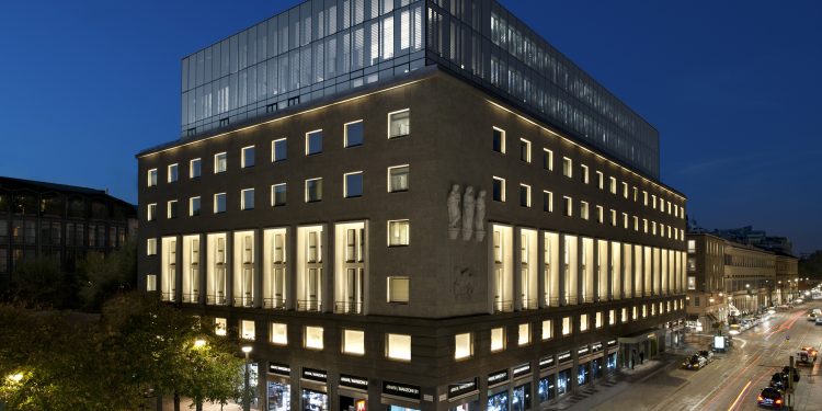Armani in jv con il fondo di Mohamed Alabbar per nuovi hotel nel mondo